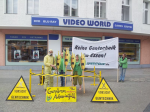 Aktive fordern Verkaufsstopp von GVO-Snacks. (Foto:Greenpeace Berlin)